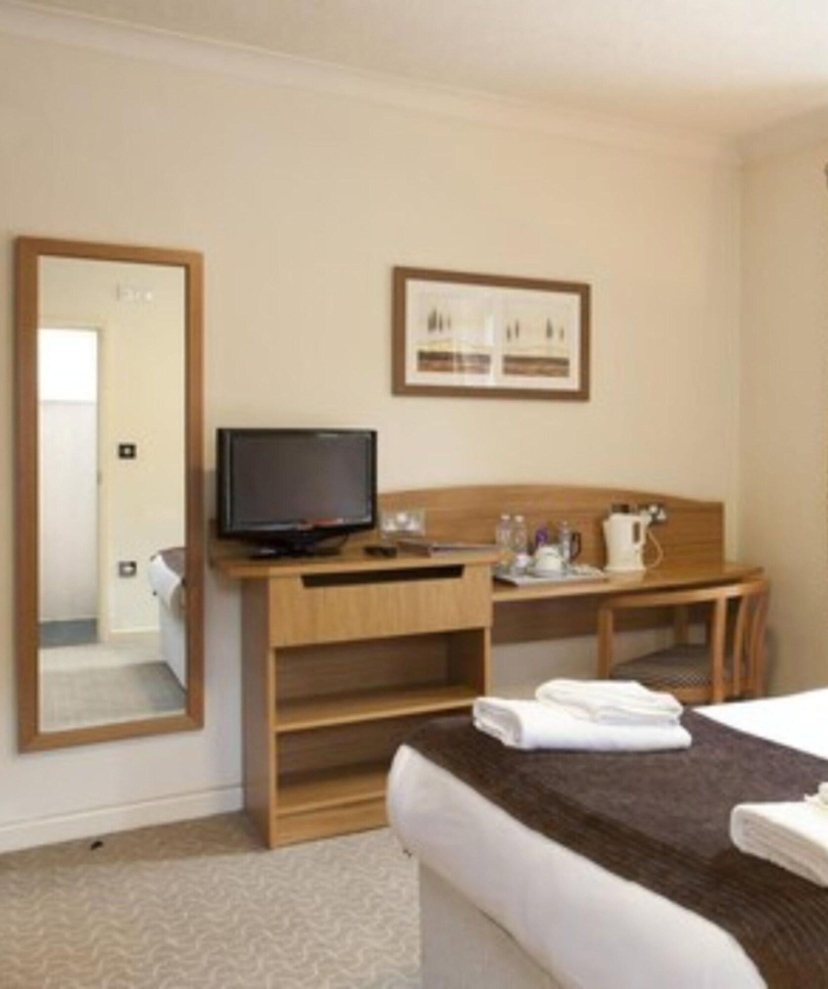 Avon Causeway Hotel 4*